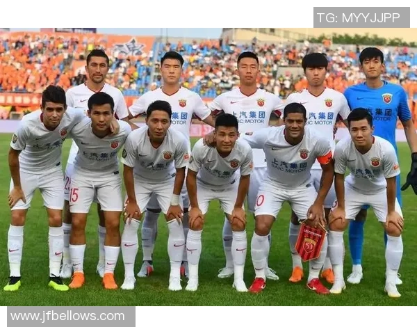 足球明星是否曾踏足新疆这片神秘土地探寻他们的足迹与故事